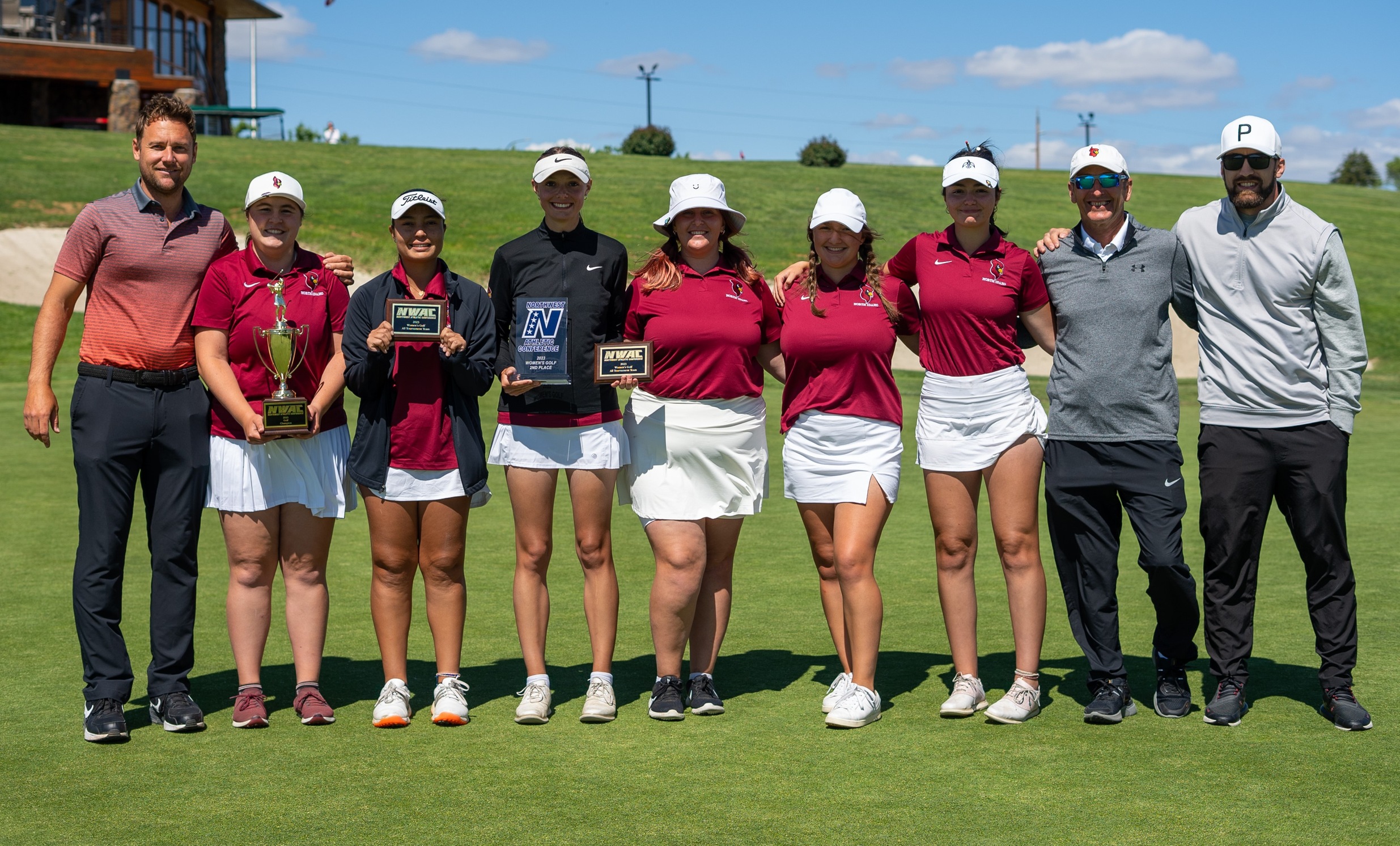 NIC women's golf team with 2nd place trophy at NWAC tournament