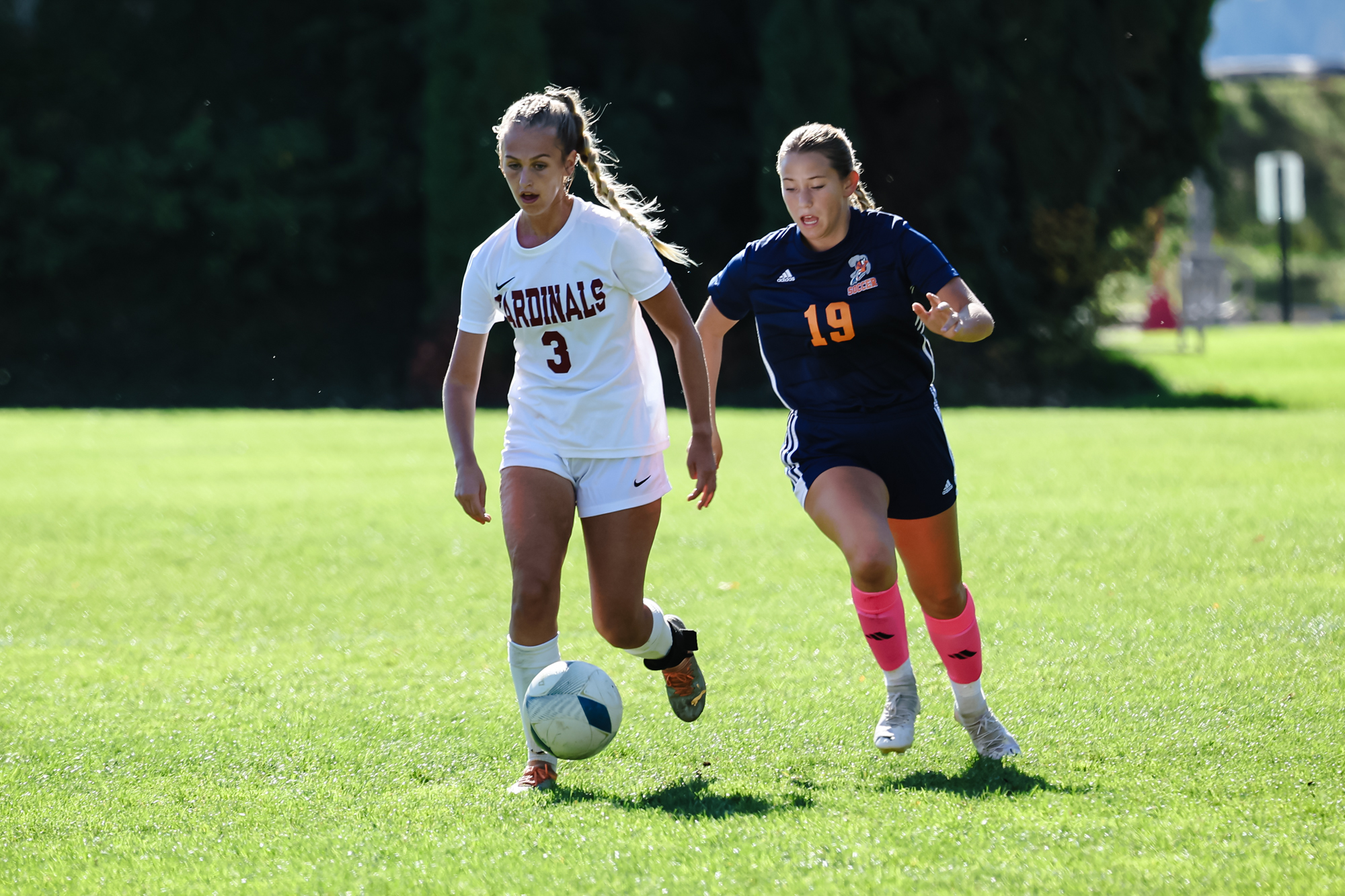 Cardinal player Tenley Wicks brings ball down the field